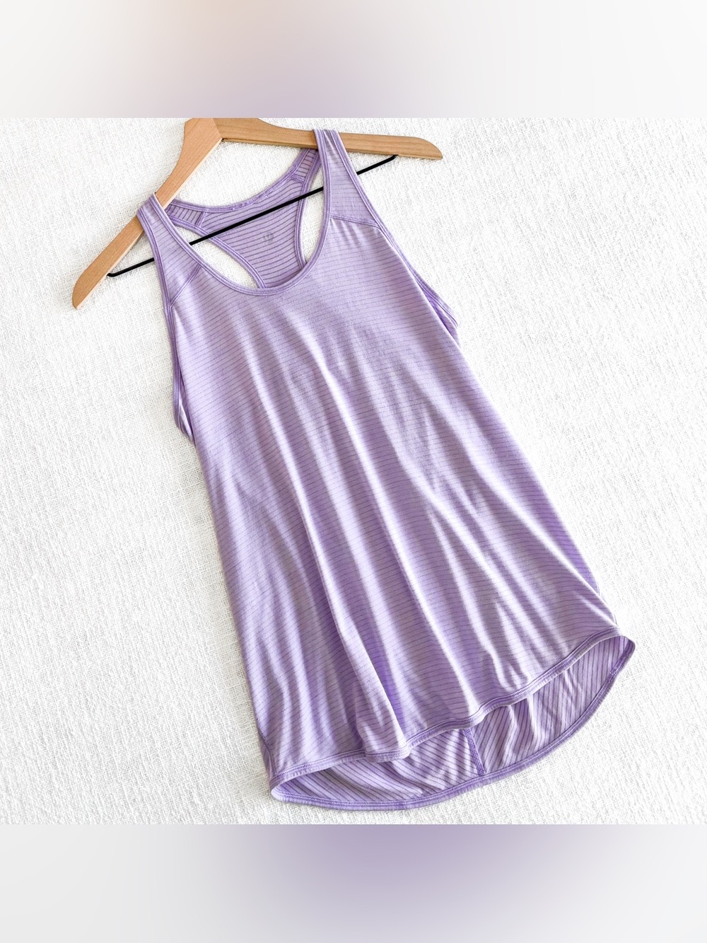 Lululemon essential tank.
